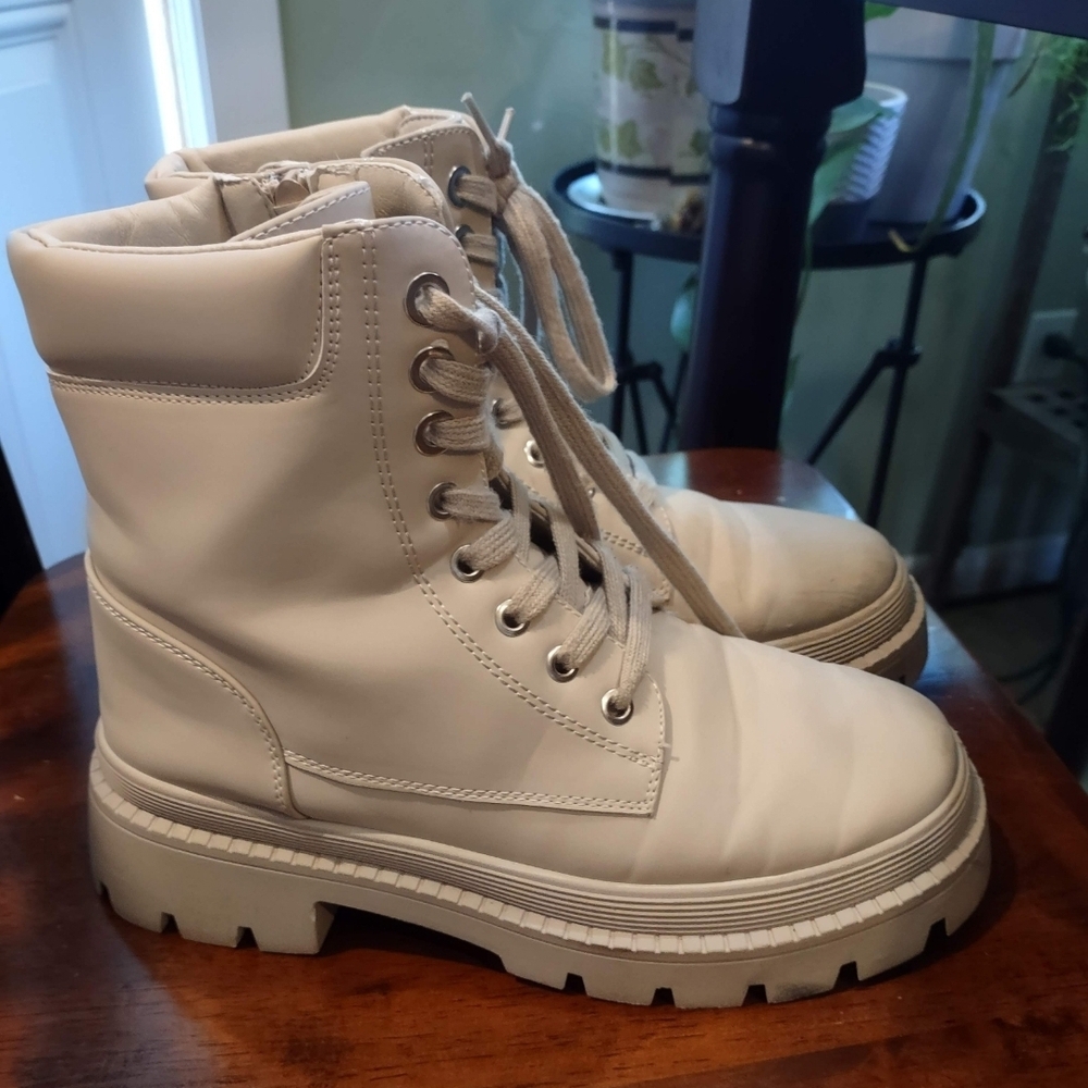 Women's Cream Lace-Up Boots
